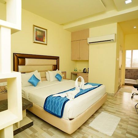 Hotel Sk Riverfront Vijayawāda Buitenkant foto