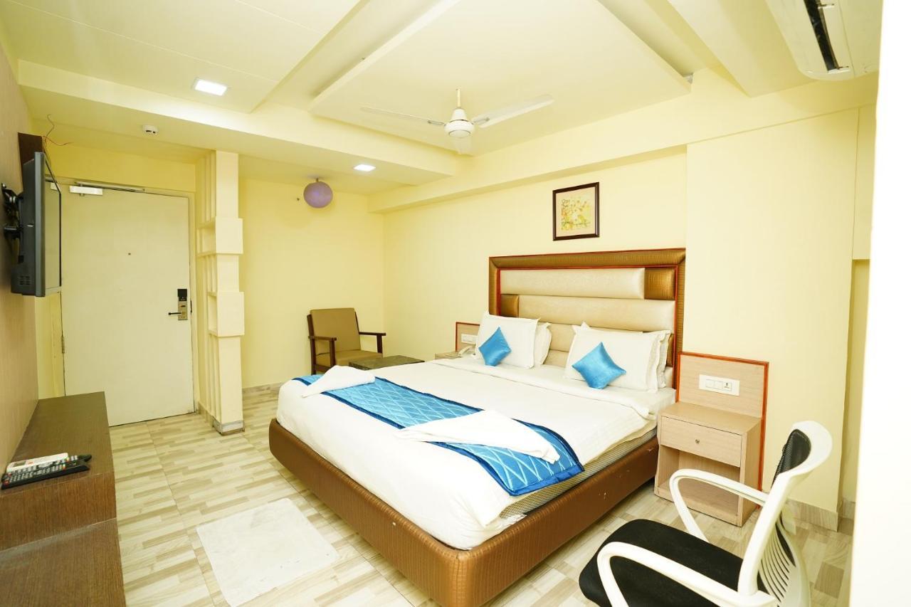 Hotel Sk Riverfront Vijayawāda Buitenkant foto