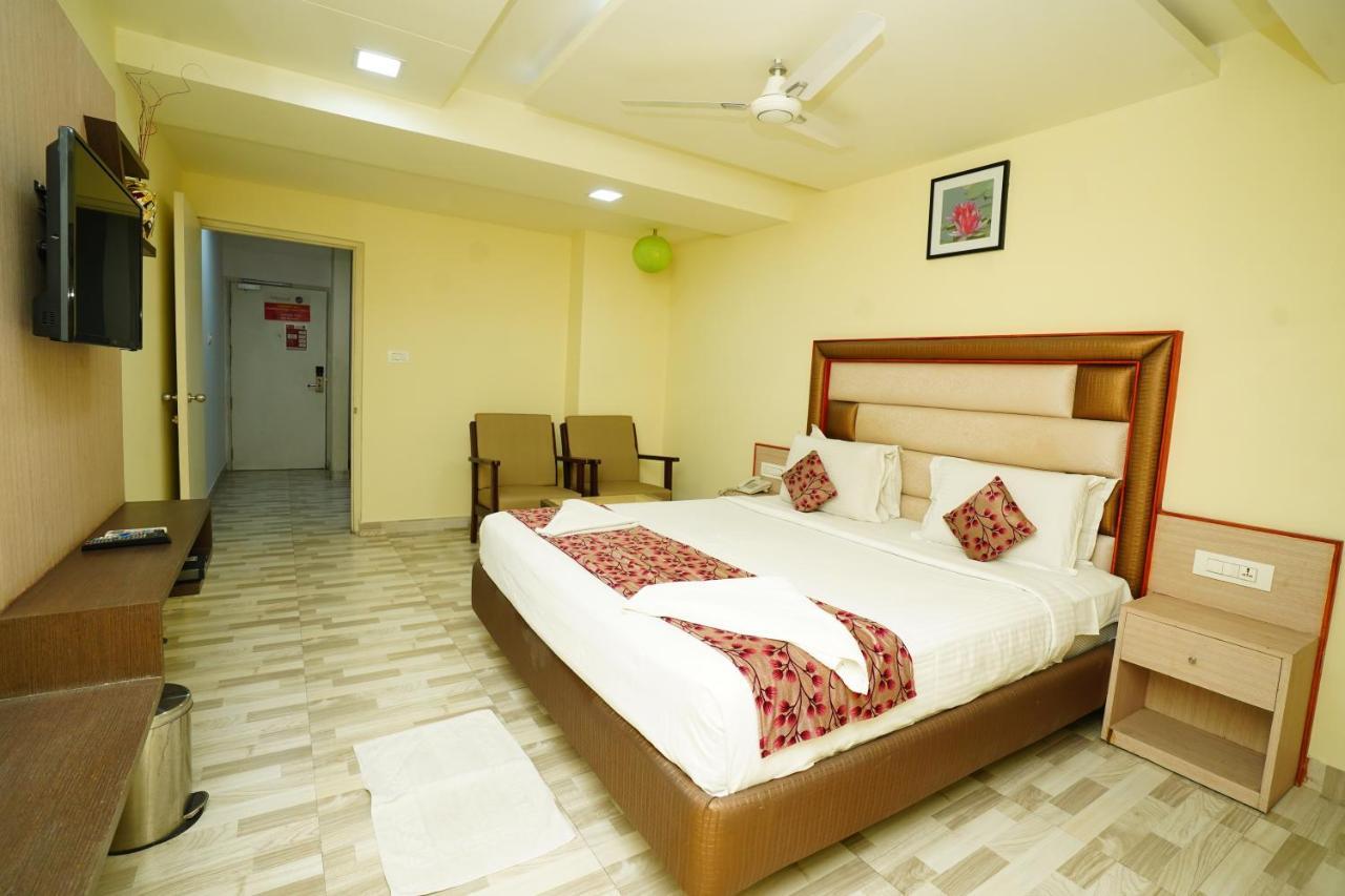 Hotel Sk Riverfront Vijayawāda Buitenkant foto