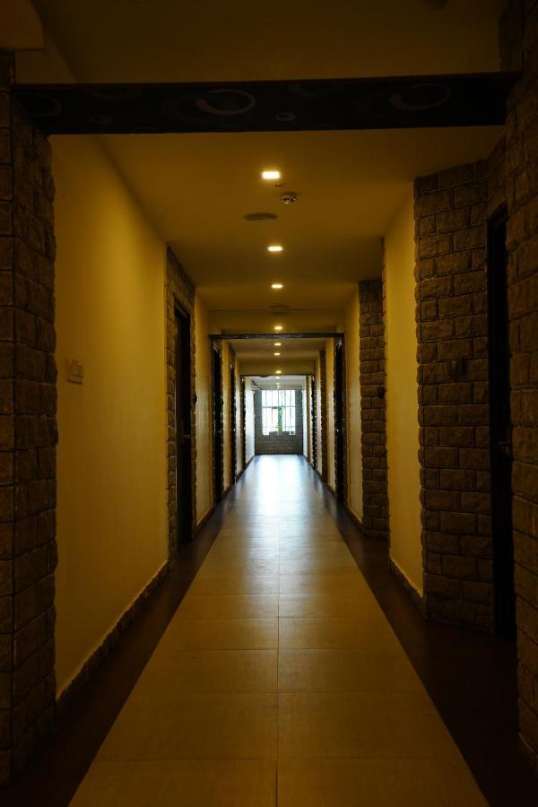 Hotel Sk Riverfront Vijayawāda Buitenkant foto