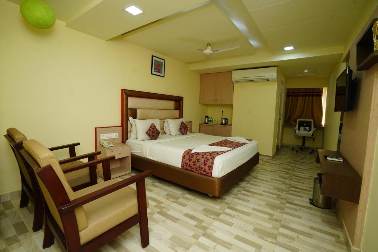Hotel Sk Riverfront Vijayawāda Buitenkant foto
