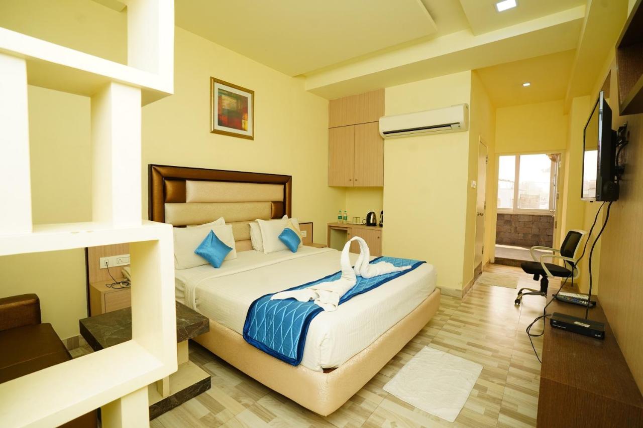 Hotel Sk Riverfront Vijayawāda Buitenkant foto