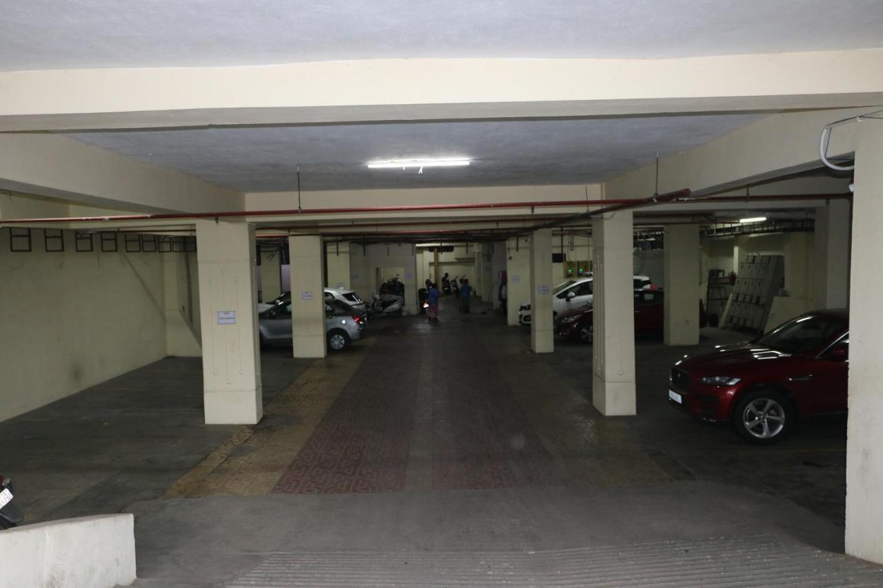 Hotel Sk Riverfront Vijayawāda Buitenkant foto
