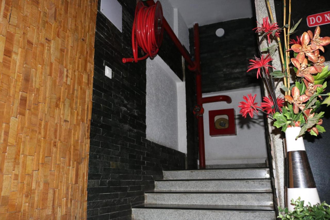 Hotel Sk Riverfront Vijayawāda Buitenkant foto